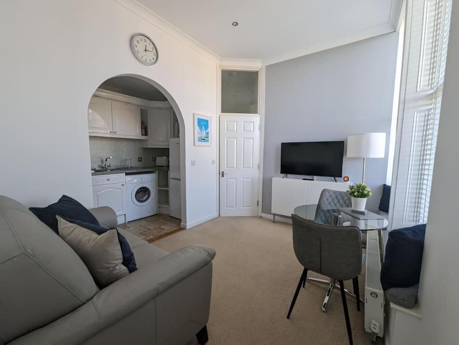 1 Bed Apartment - Sea View Shanklin Exterior foto